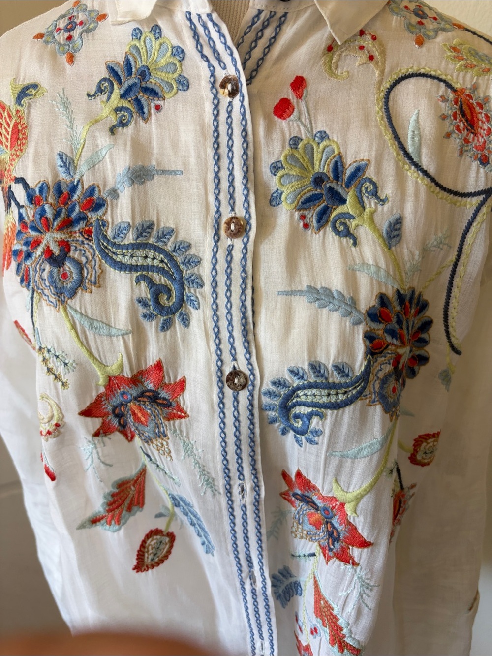 Johnny Was White Embroidered Tunic with Blue, Red and Green Floral Motif - Picture 2 of 7